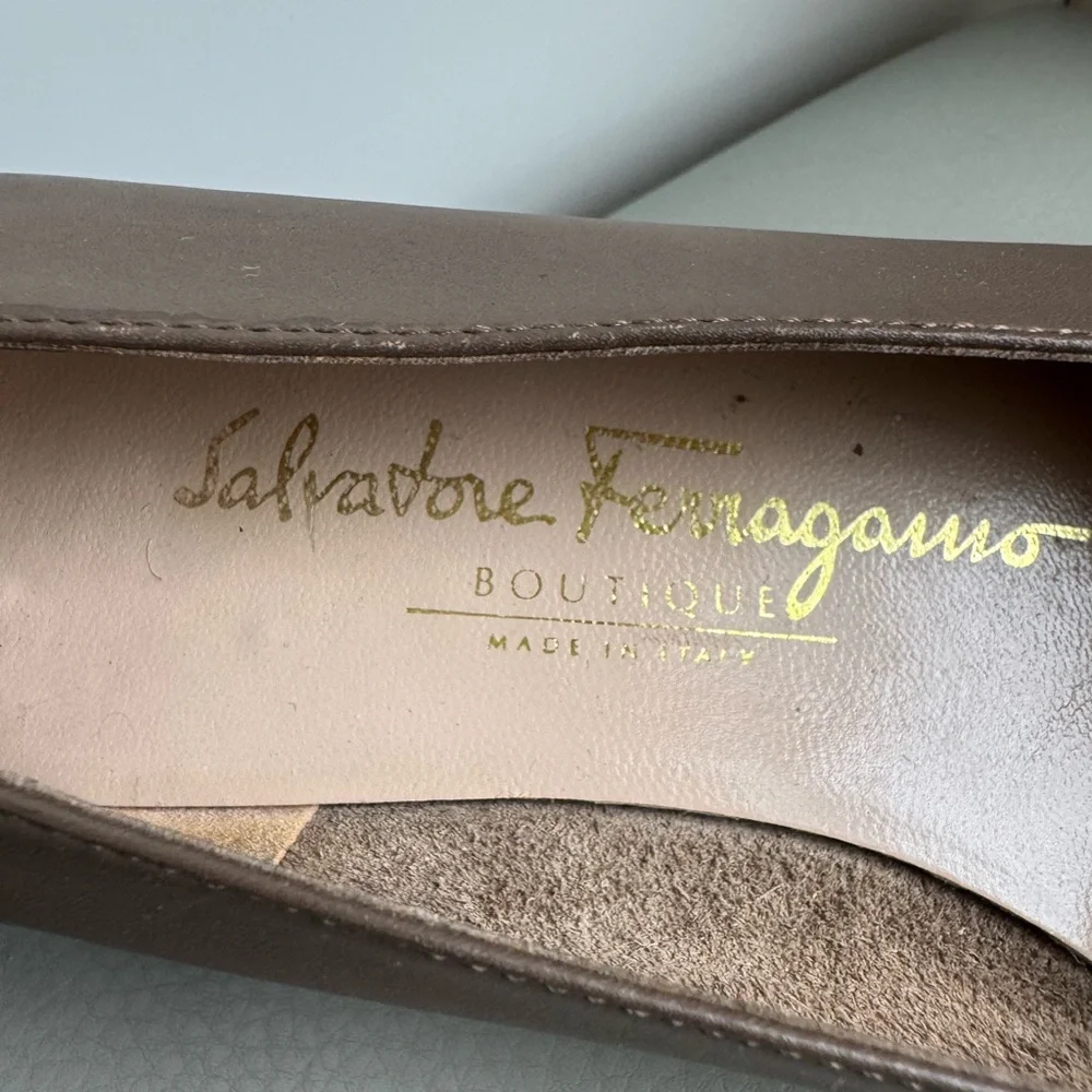 Salvatore Ferragamo Women's Taupe and Black block leather loafer/heel - Picture 5 of 8
